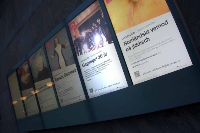 Affischer utanför Göteborgs konserhus: Gageego! firar sina 30 första år